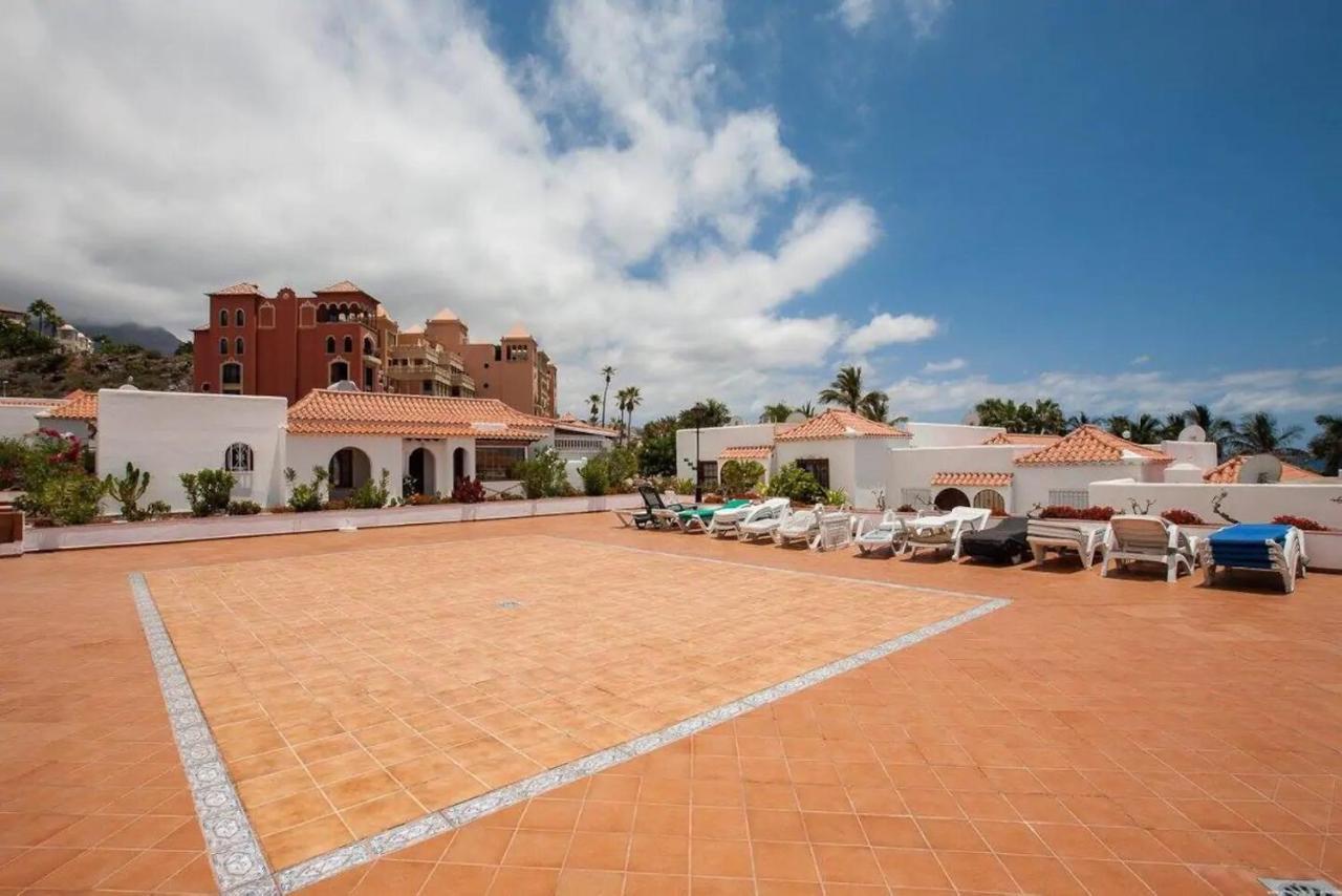 1 Bedroom Apartment For 4 People In Tenerife Costa Adeje  Eksteriør billede